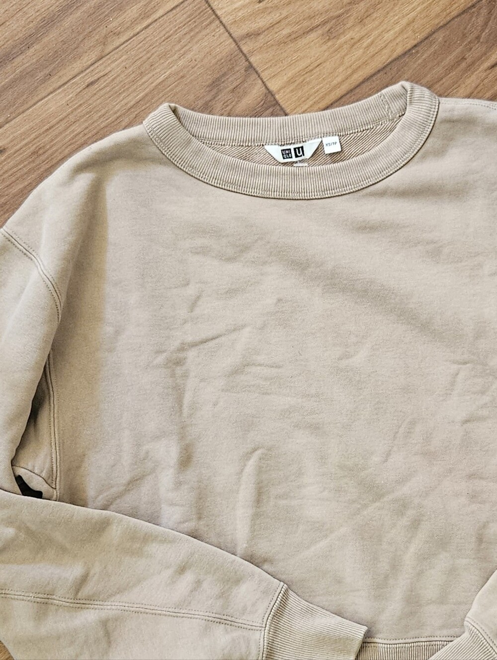 Uniqlo Men’s Crewneck Sweatshirt in Light Beige